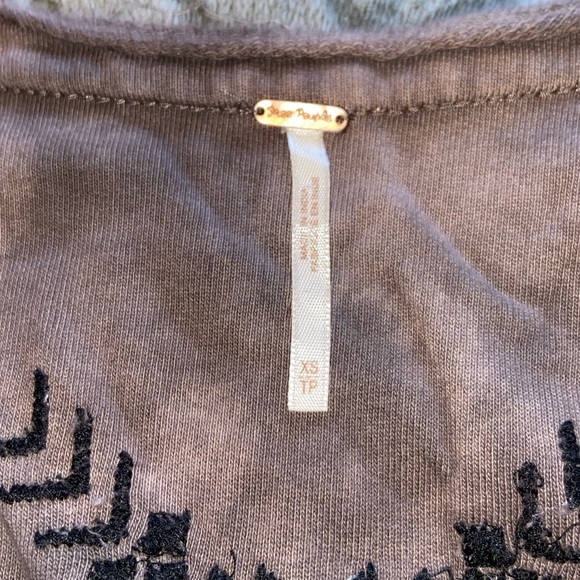 Free People☮️ -v-neck raw edges black embroidery on tie dye pull over sweatshirt - Picture 6 of 7